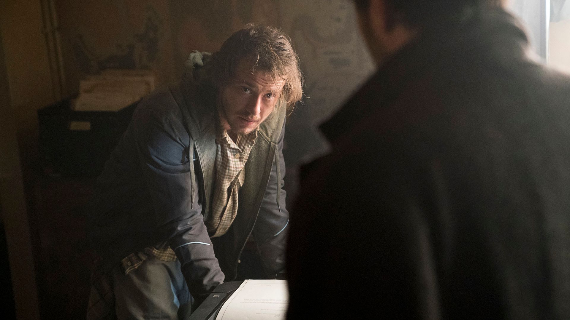 Joseph Quinn in the series Strike